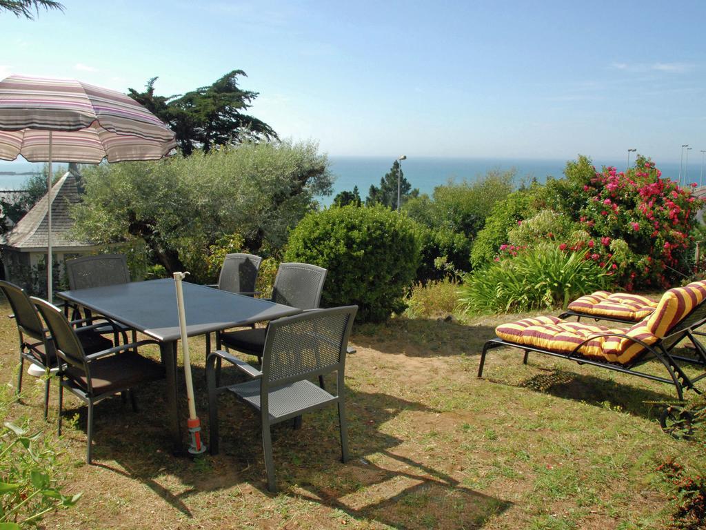 Beautiful Holiday Home With Sea View In Erquy Quarto foto